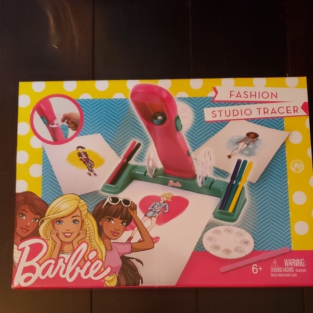 Barbie Fashion Studio Tracer - Pink and Green